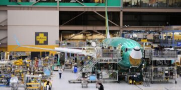 Boeing can turn its latest problem into its next growth spurt