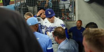 Dodgers’ Freddie Freeman appears to avoid serious injury in fall down dugout steps