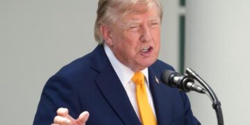 Canada strikes back at U.S. with retaliatory tariffs as trade war escalates