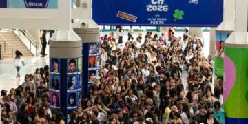 KCON fans pack L.A. Convention Center for K-pop, K-dramas and community