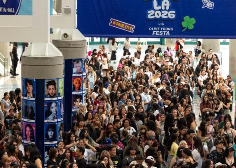 KCON fans pack L.A. Convention Center for K-pop, K-dramas and community