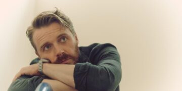 Jack Lowden really gets ‘slapped around’ on ‘Slow Horses.’ And he loves every minute