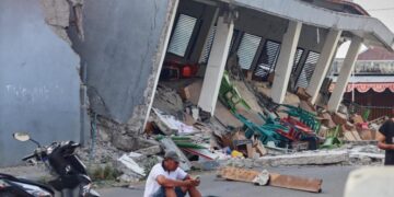 Rescuers in Indonesia recover 6 more bodies in earthquake aftermath, raising death toll to 53