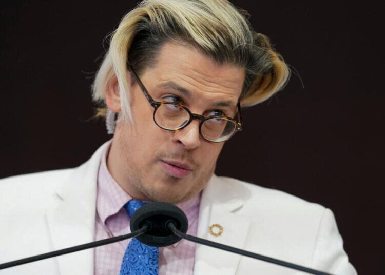 Far-right British provocateur Milo Yiannopoulos arrested by U.S. immigration enforcement