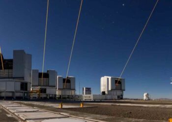 Telescope spies the fastest star in the Milky Way zipping around a black hole