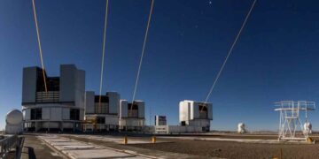 Telescope spies the fastest star in the Milky Way zipping around a black hole