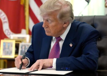 Trump signs order renaming Lake Ontario as ‘Lake America’ in the United States