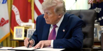 Trump signs order renaming Lake Ontario as ‘Lake America’ in the United States