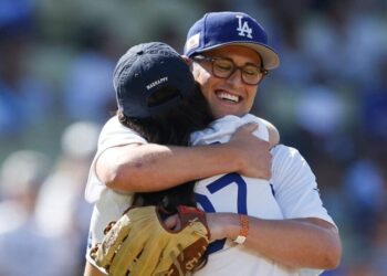 Two of Rob Reiner’s kids pay tribute to their dad with Dodgers ceremonial first pitches