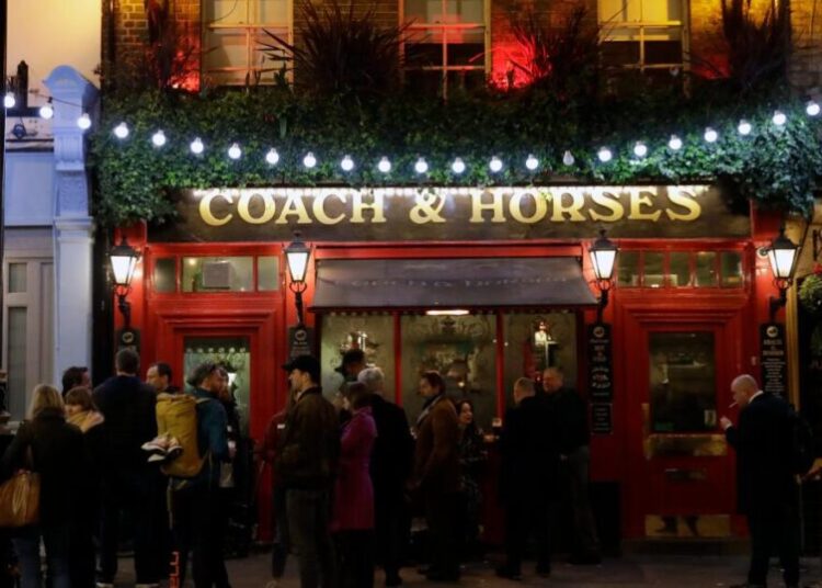 Plan to limit ‘vertical drinking’ decried by pub landlords and U.K. politicians