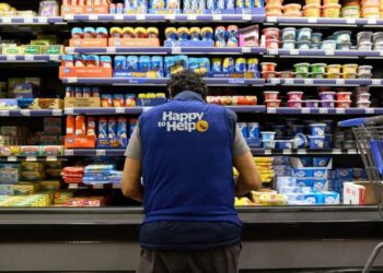 Walmart slows down: what the retail giant’s earnings say about consumer spending
