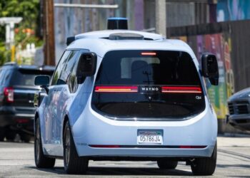 Waymo wins approval for drastic expansion in Los Angeles, Bay Area regions