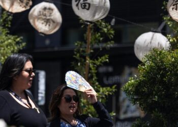 Western U.S. heatwave brings record temps to Phoenix, wildfire risk in Pacific Northwest