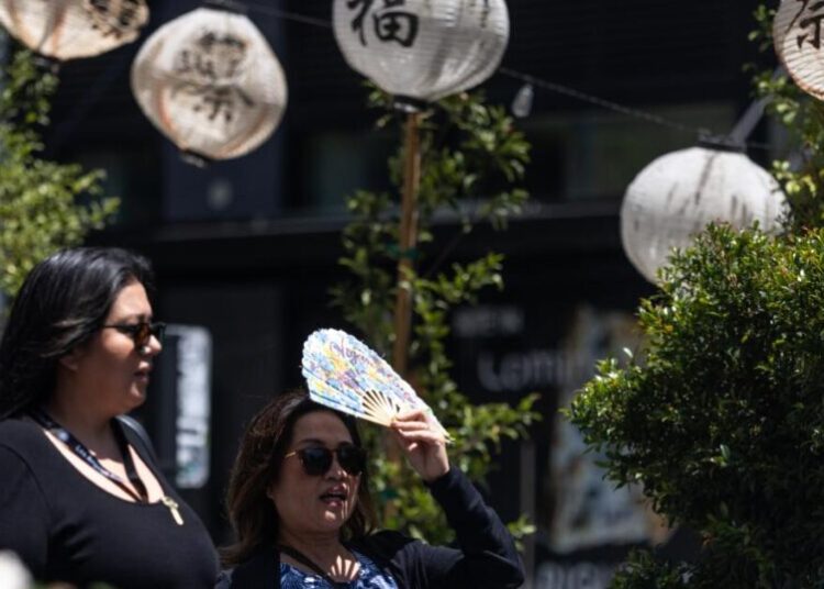Western U.S. heatwave brings record temps to Phoenix, wildfire risk in Pacific Northwest