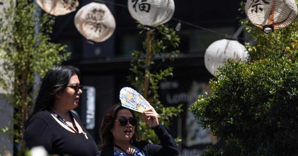 Western U.S. heatwave brings record temps to Phoenix, wildfire risk in Pacific Northwest