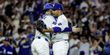 Yoshinobu Yamamoto shines, Edwin Díaz struggles in Dodgers’ win over Brewers