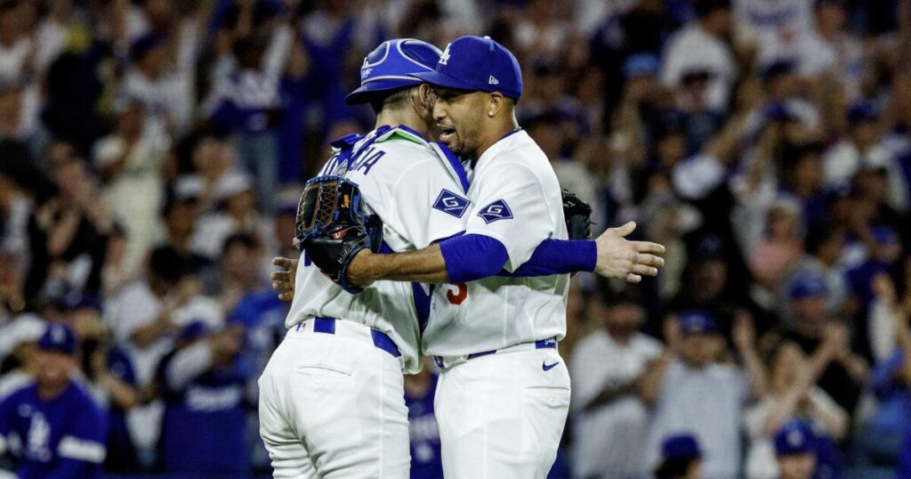 Yoshinobu Yamamoto shines, Edwin Díaz struggles in Dodgers’ win over Brewers