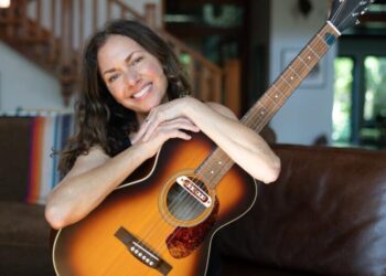 Susanna Hoffs is finally ready to tell these old stories