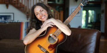 Susanna Hoffs is finally ready to tell these old stories