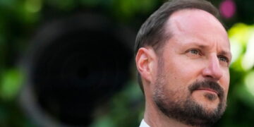 Norway’s crown prince becomes King Haakon VIII after his father’s death