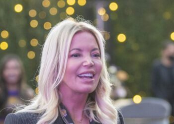 Jeanie Buss seeks court help keeping her family’s share of the Lakers
