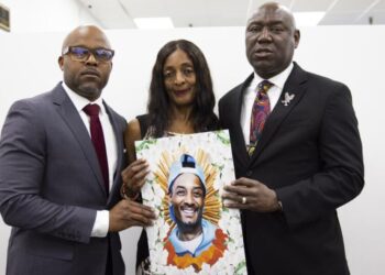 Family of L.A. man killed by ICE agent calls for grand jury investigation into shooting
