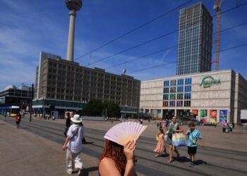 Heat deaths top 25,000 in Europe as scorching weather persists
