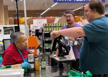 Economic growth slows to 1.5% as shoppers keep spending and AI imports bite