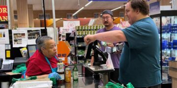 Economic growth slows to 1.5% as shoppers keep spending and AI imports bite