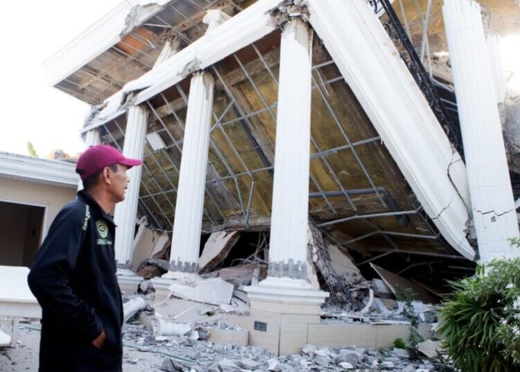 Thousands in Indonesia await aid after quake kills 68, overshadowing Independence Day