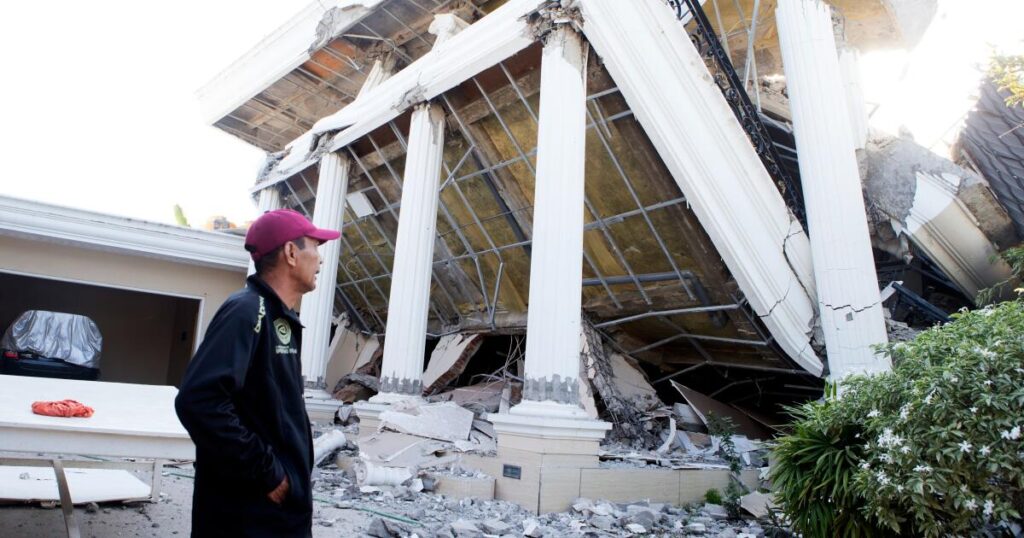 Thousands in Indonesia await aid after quake kills 68, overshadowing Independence Day