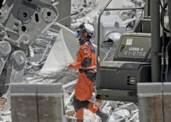 After Japan quake, woman dies of apparent heat stroke while sheltering in her car