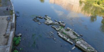 Nero’s Bridge emerges from Tiber River as Rome faces water crisis