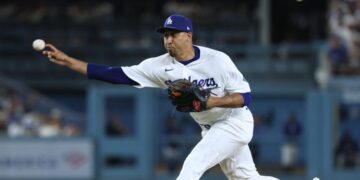 Another Edwin Díaz meltdown dooms Dodgers in loss to first-place Brewers