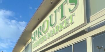 A new grocery store ‘Sprouts’ hope for easier access to healthy food in Inglewood