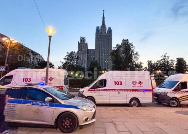 2 killed, at least 21 wounded in Moscow restaurant bombing, Russian officials say
