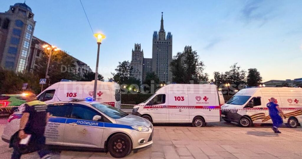 2 killed, at least 21 wounded in Moscow restaurant bombing, Russian officials say