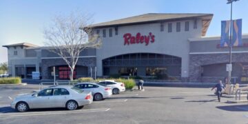 Californian grocer Raley’s to shut Brentwood and other outlets
