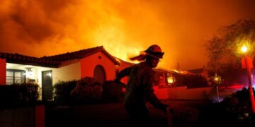 Utilities threaten action if lawmakers fail to cut their wildfire liability risk