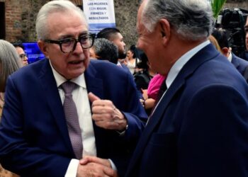Mexican governor, indicted by U.S. on charges of collaboration with drug cartel, is back in office