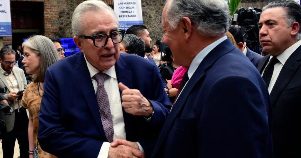 Mexican governor, indicted by U.S. on charges of collaboration with drug cartel, is back in office