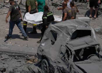Israeli airstrikes on southern Lebanon kill 11 people, Health Ministry says