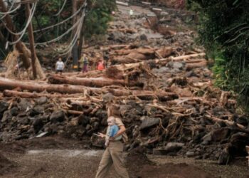 Tropical Storm Moke advances toward Hawaii as winds strengthen