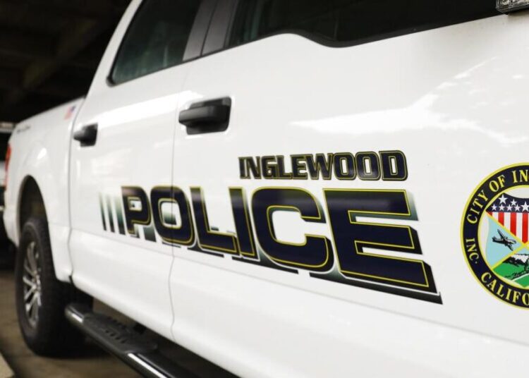 Multi-vehicle crash leaves 2 dead in Inglewood