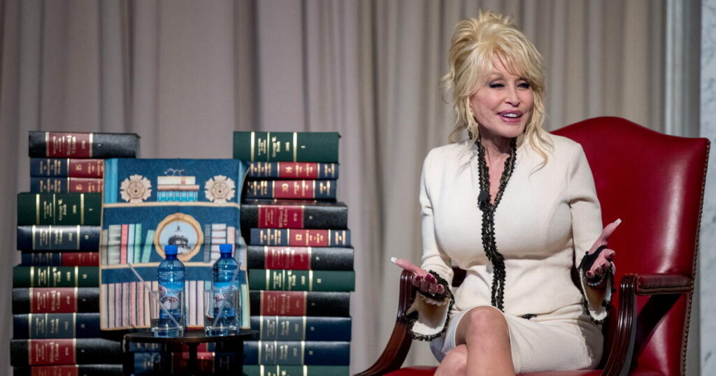 No rising star today could stay neutral like Dolly Parton