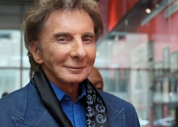 Barry Manilow announces touring hiatus days after canceling third show this month