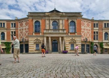AI-assisted staging draws boos at famed Wagner festival in Germany