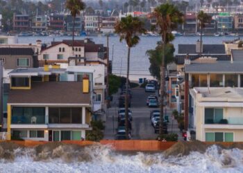 A ‘super’ El Niño is now super likely, leaving California bracing for impact