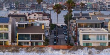 A ‘super’ El Niño is now super likely, leaving California bracing for impact