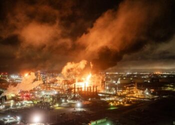 After refinery explosions, California lawmakers move to preserve safety rules